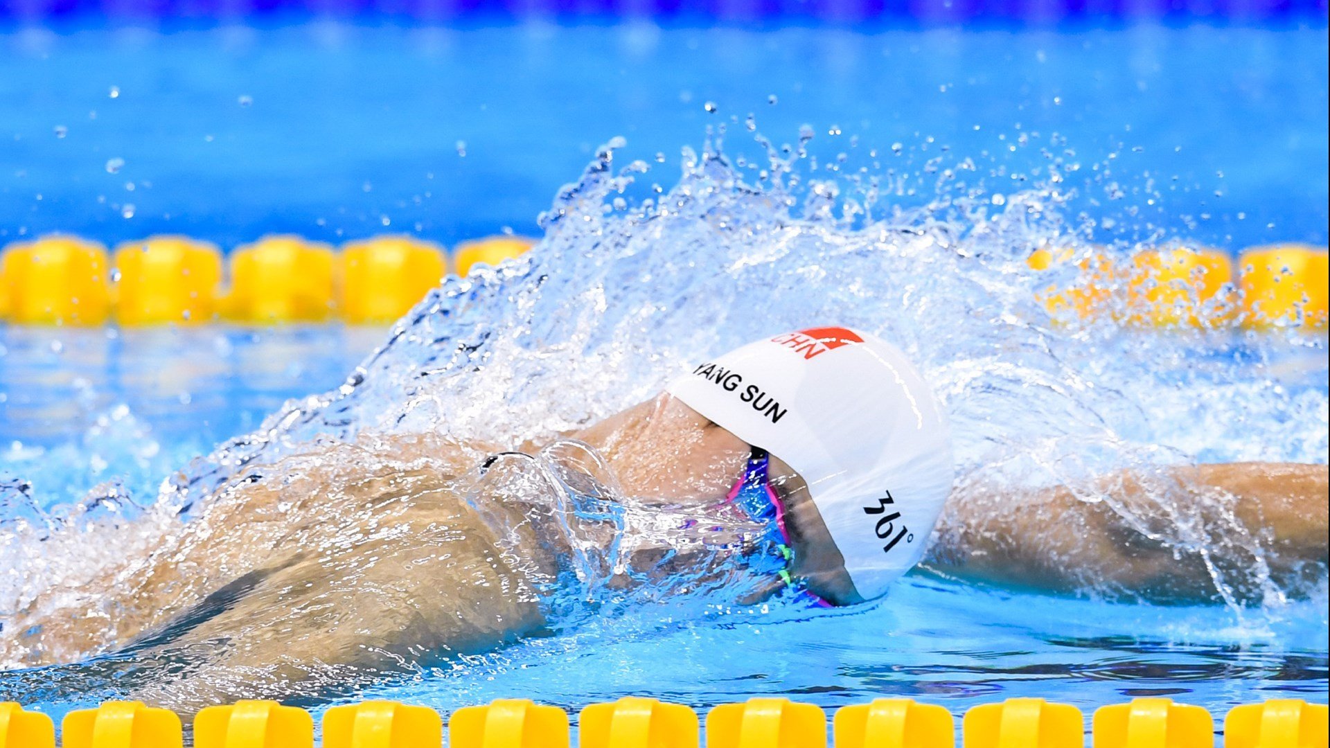 体育新闻中心比赛争议讨论，最新体育比赛新闻稿