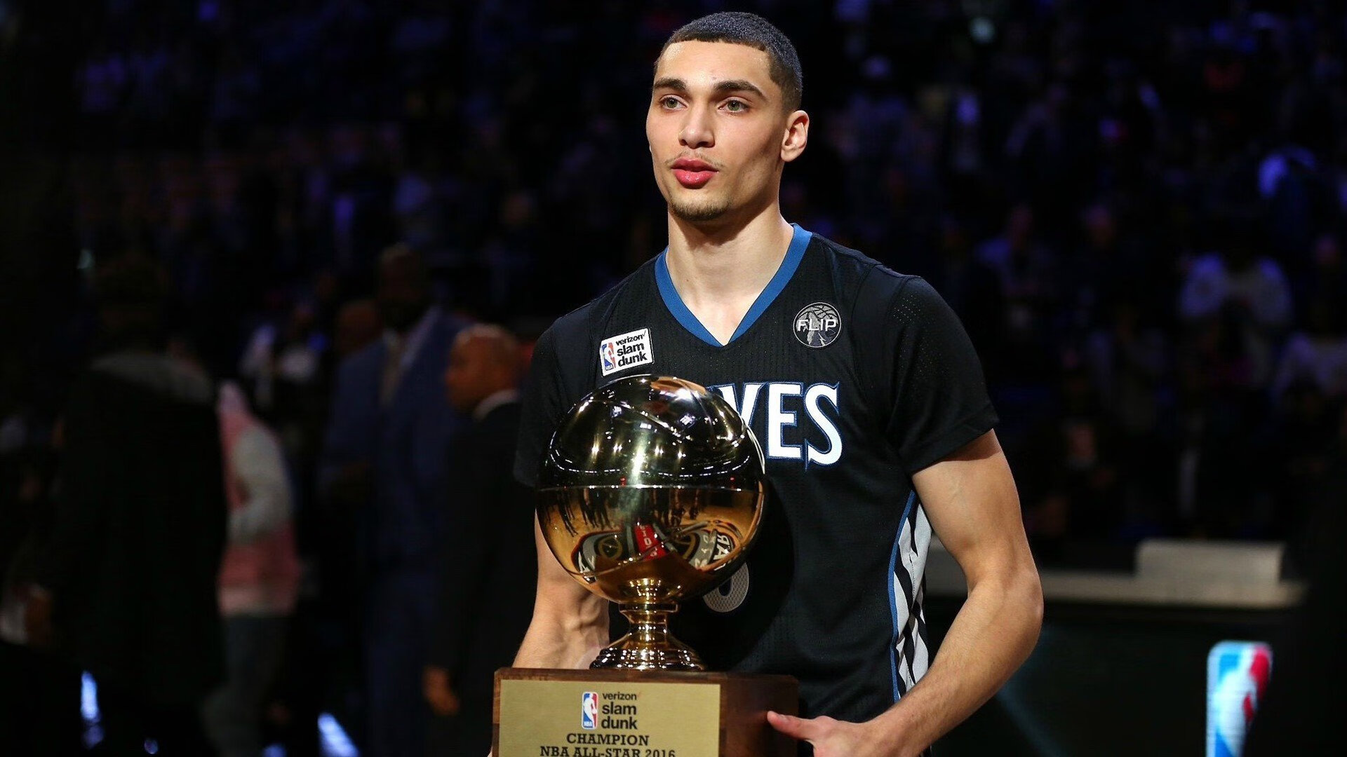 替补球员是否在关键比赛表现更专注稳定，替补球员应从什么位置入场